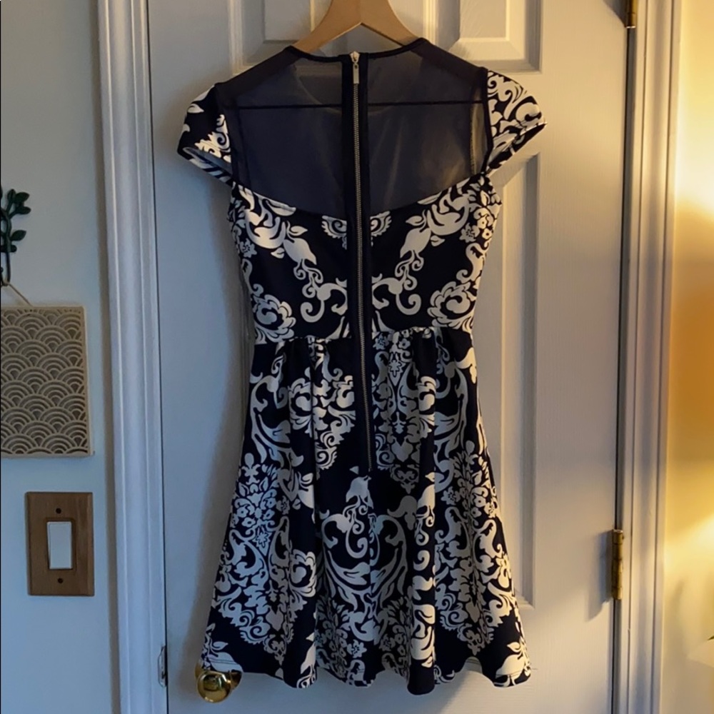 Navy pattern dress - Picture 5 of 6